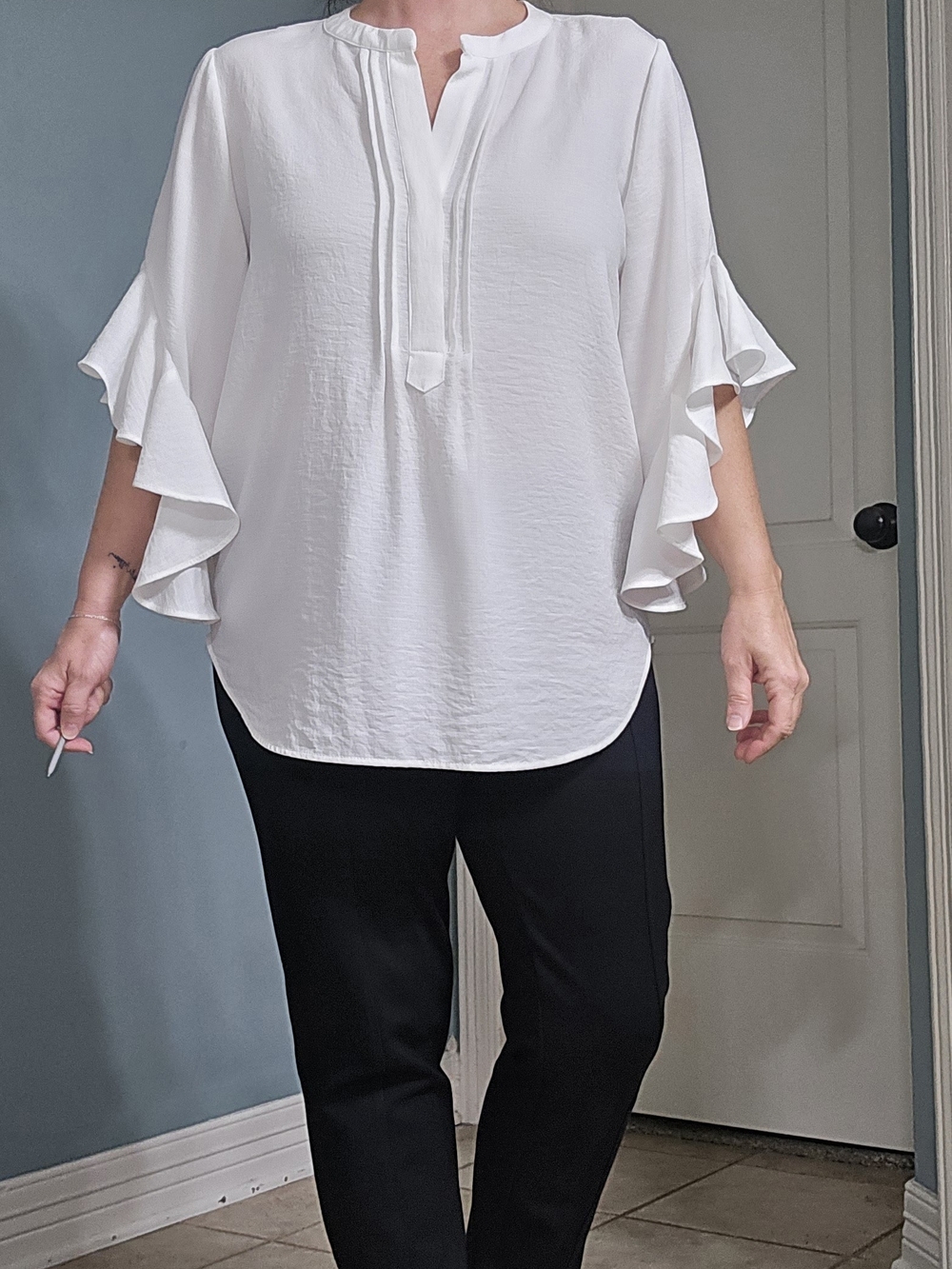 Vince Camuto White Ruffle Sleeve V-Neck Blouse